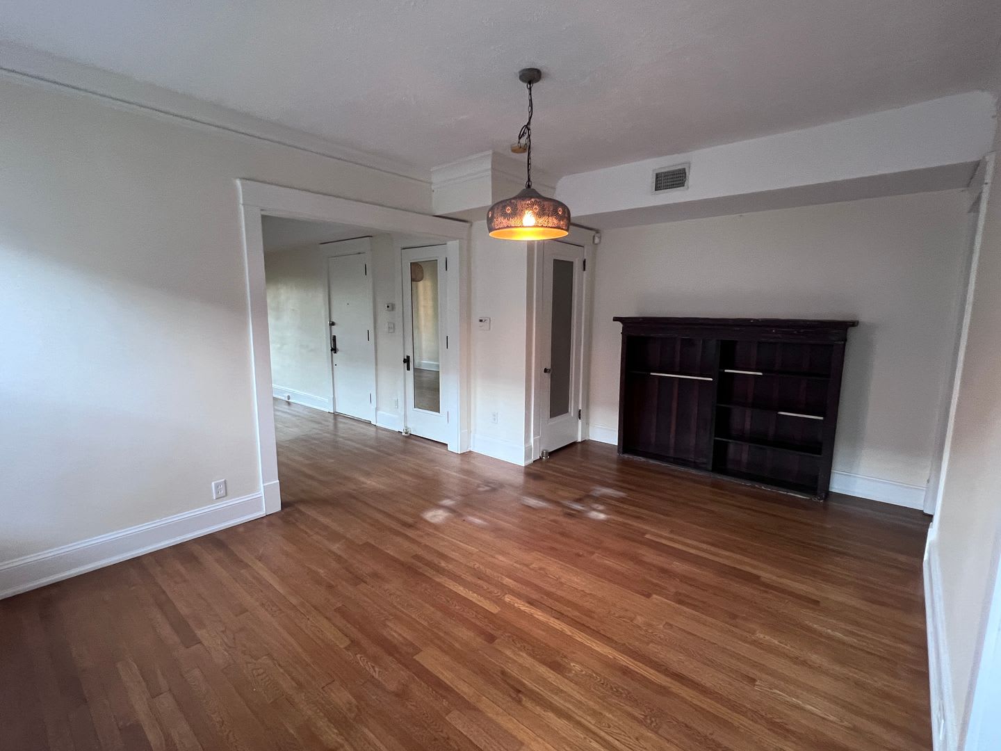 Third Floor 3 Bed 2 Bath Unit – photo 3