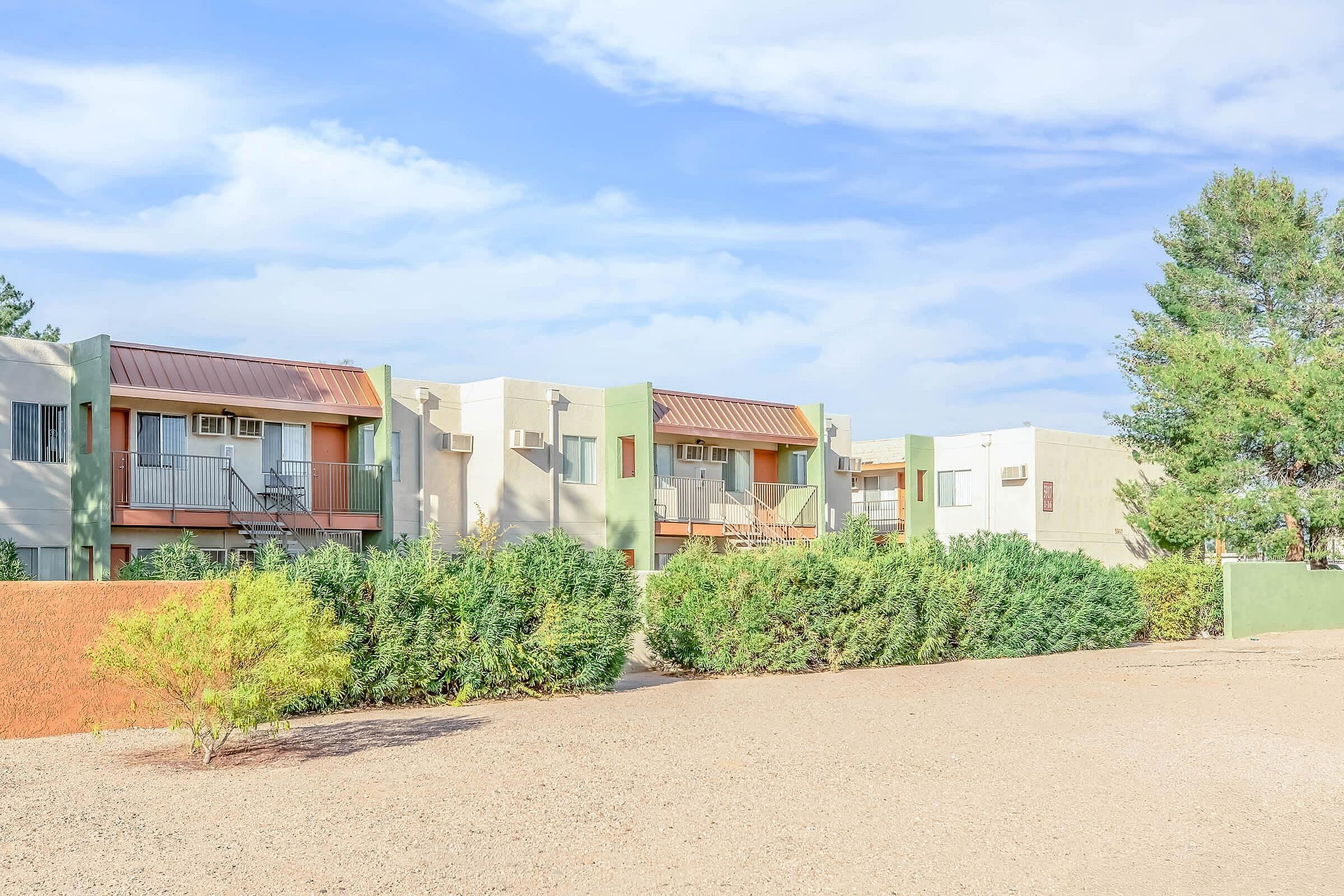 Sunset Vista Apartments – photo 1