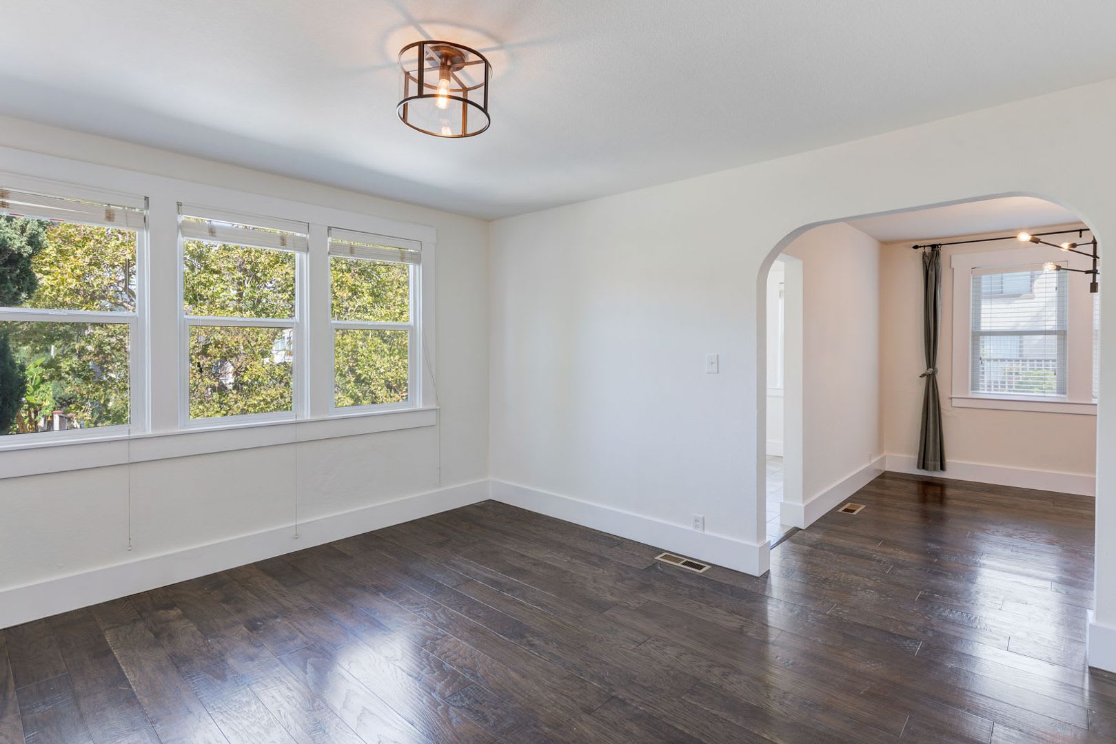THREE BEDROOM / TWO BATH HOME IN NICE NEIGHBORHOOD CLOSE TO ALBERT PARK AND DOWNTOWN – photo 4