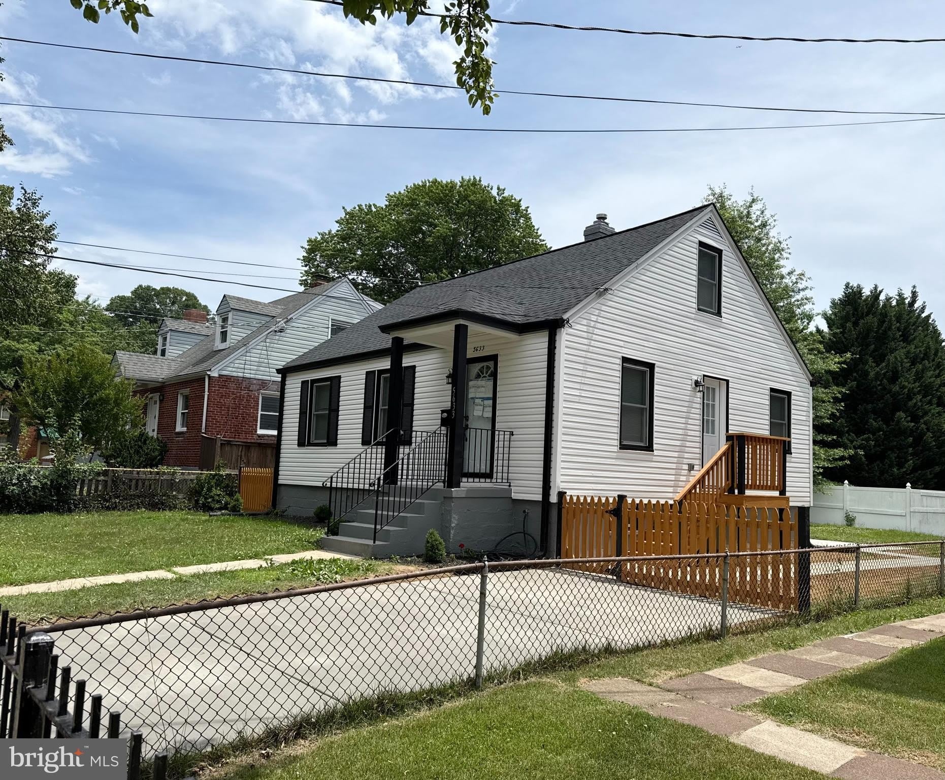 5633 JAMESTOWN Road – photo 1