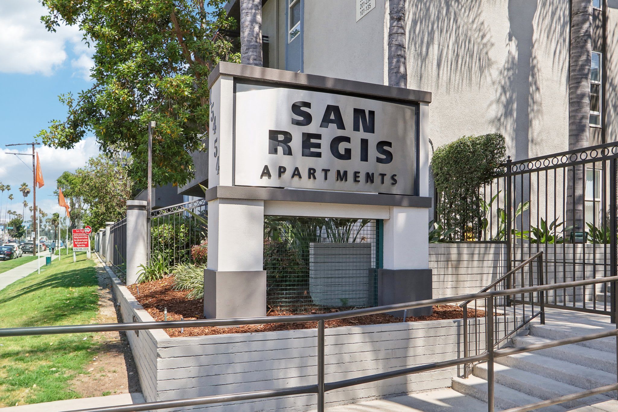 San Regis Apartments – photo 4