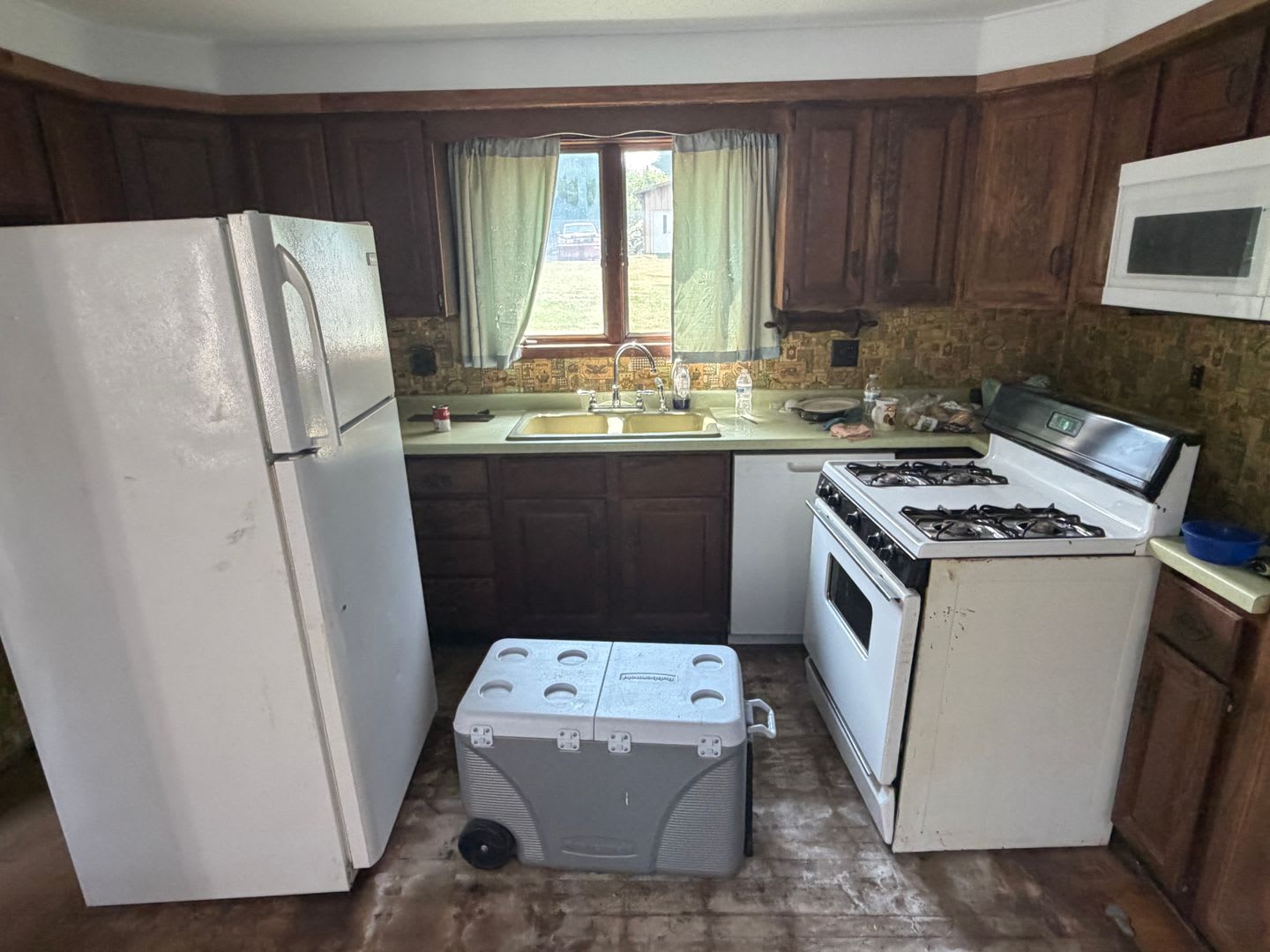 3-Bedroom, 1 Bath Ranch Style Home on a 1/2 Acre Lot – photo 2