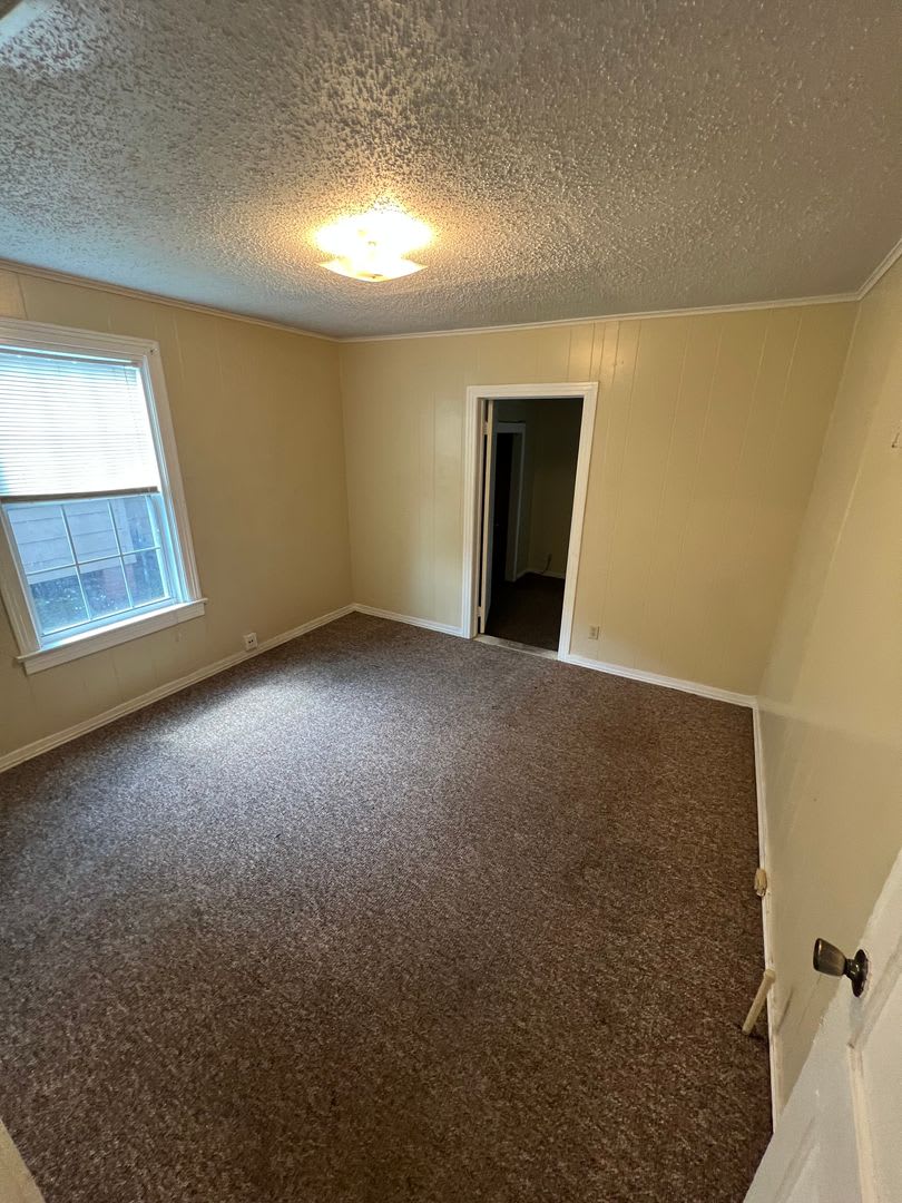 Clean 3bed, 1 bath ready to go! – photo 5