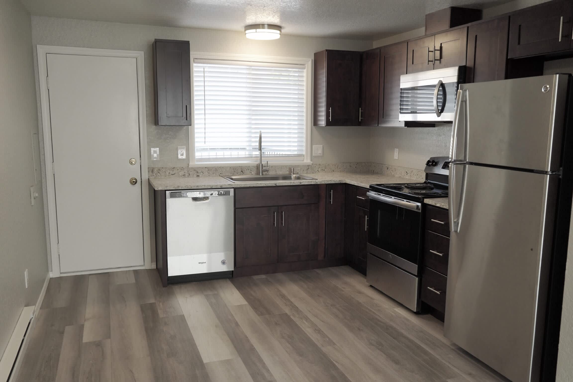 11025 16th Ave Sw – photo 2