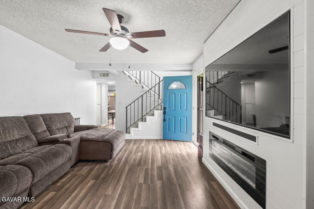 13185 1/2 Bromont Avenue – photo 3