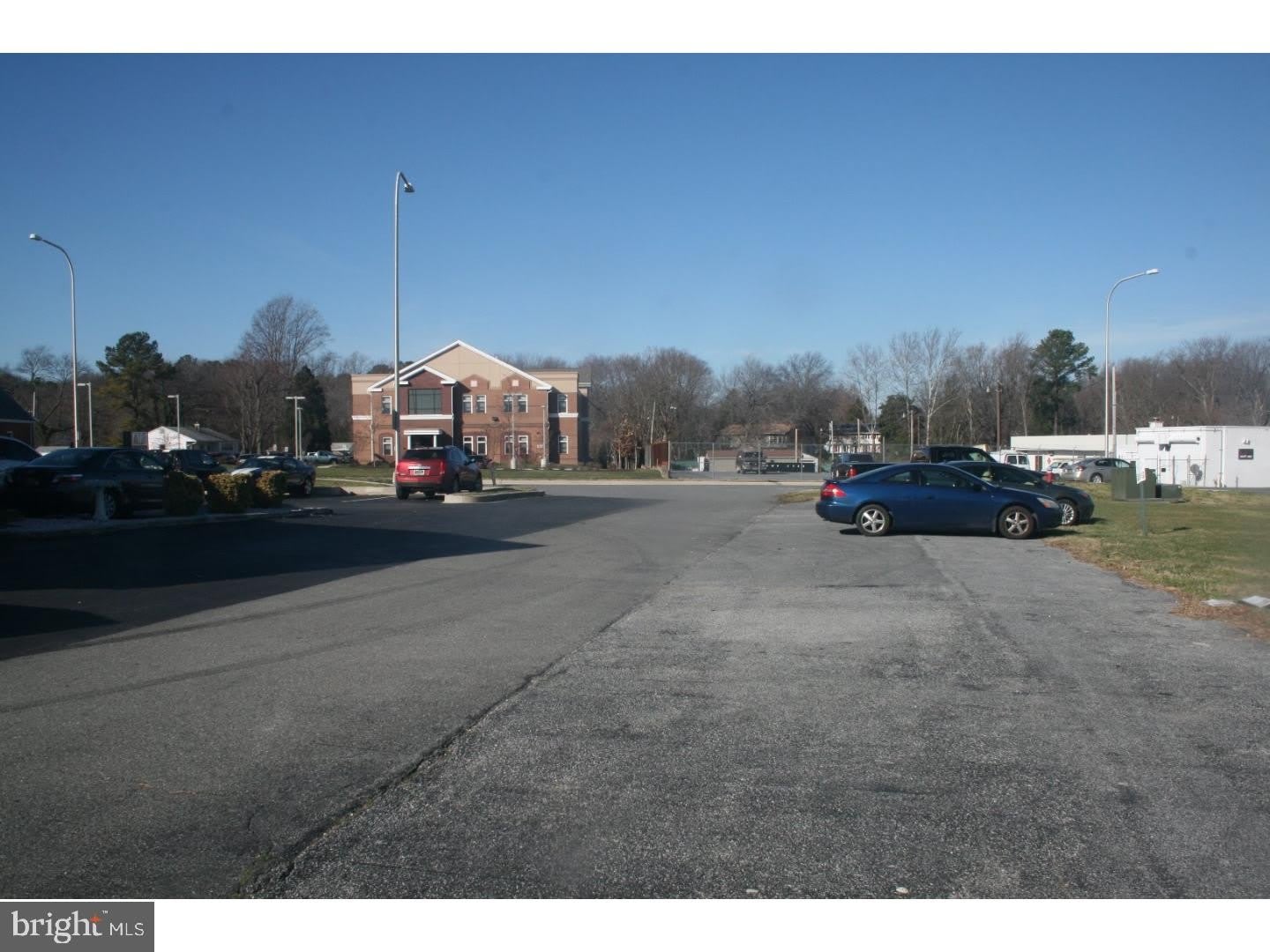 1147 S GOVERNORS Avenue – photo 4