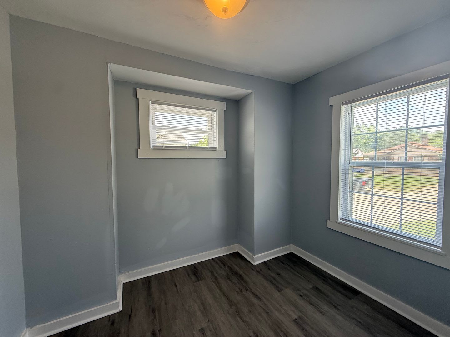New Listing!!-Charming 2 Bedroom – photo 3