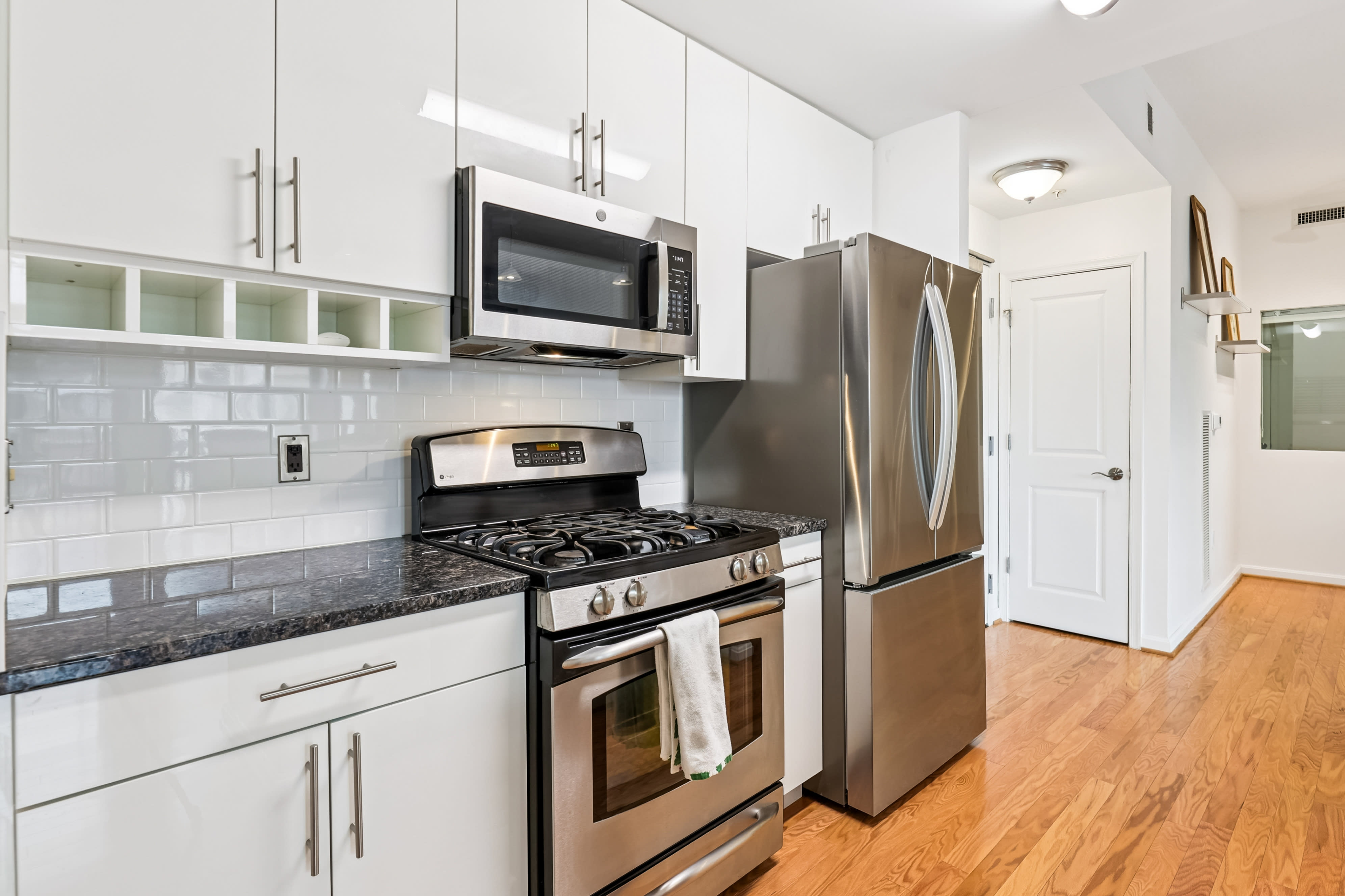 1390 Kenyon St NW Apt 416 – photo 2