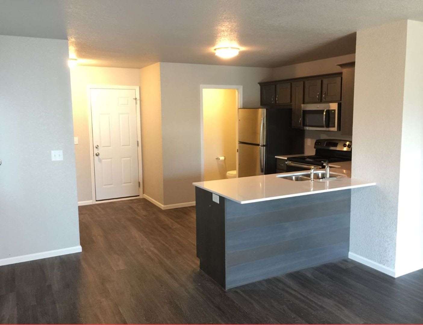 Spacious 3 bedroom, 3.5 bathroom Condo For Rent! – photo 1