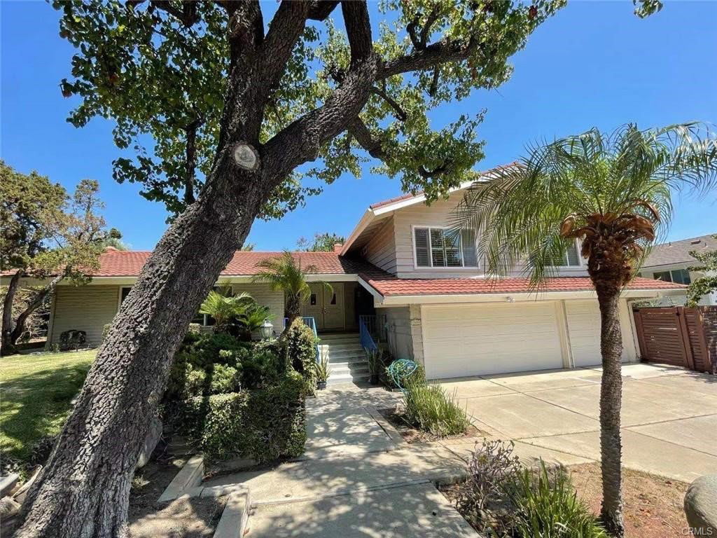 1420 Kensington Drive – photo 2