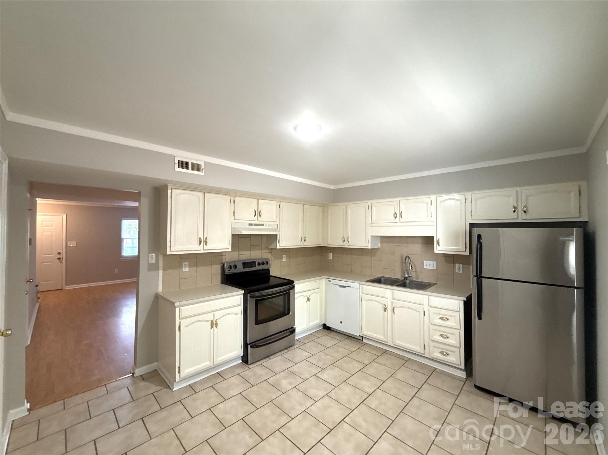 11016 Hunter Trail Lane – photo 4