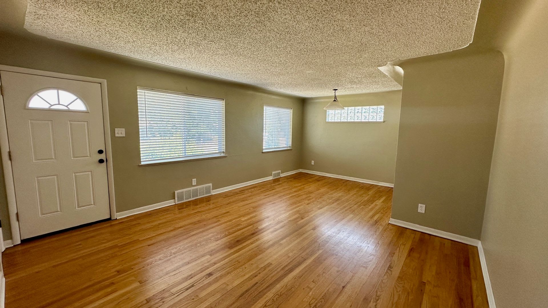 1 000 Off The First Month S Rent If Moved In By 9 4 26 Spacious 5Bd 2Ba Home In Lakewood Co Available July 29Th – photo 3