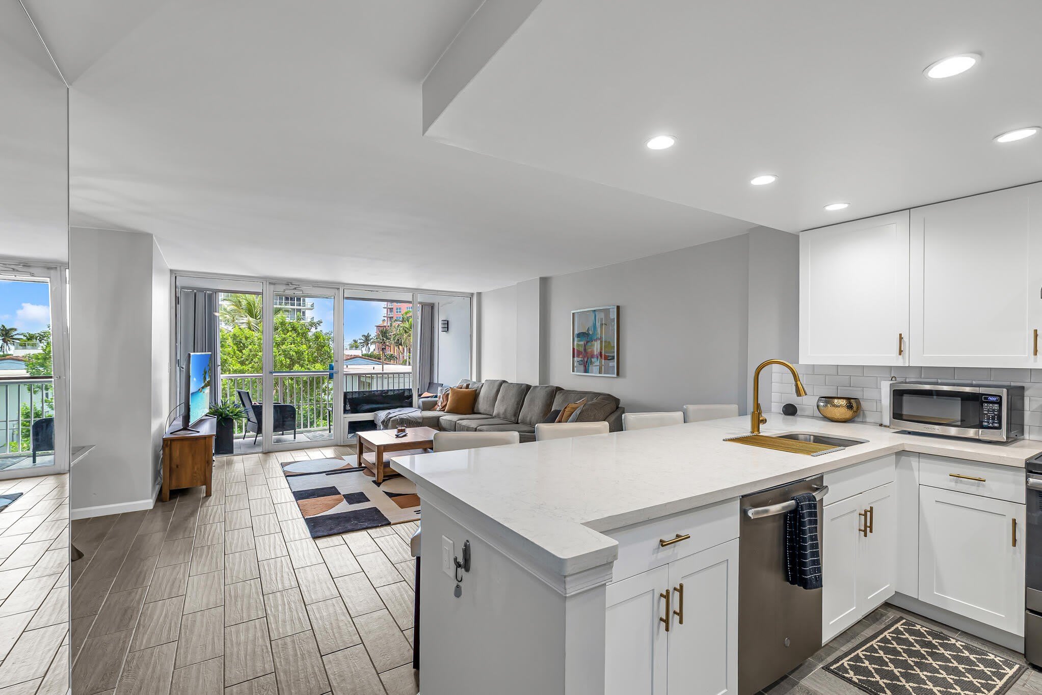 2200 NE 33RD Avenue – photo 4
