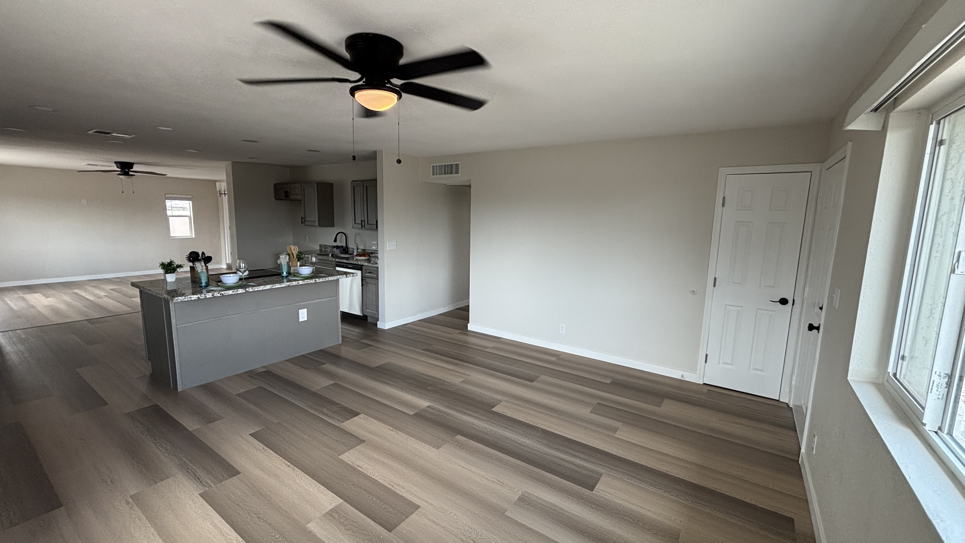 902 E 8th Ave – photo 5