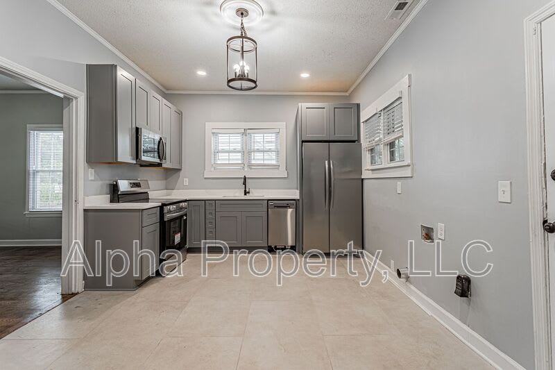 56 Hutchins St – photo 5