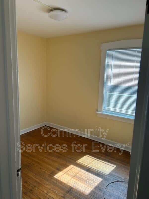 247 Roesch Ave – photo 3