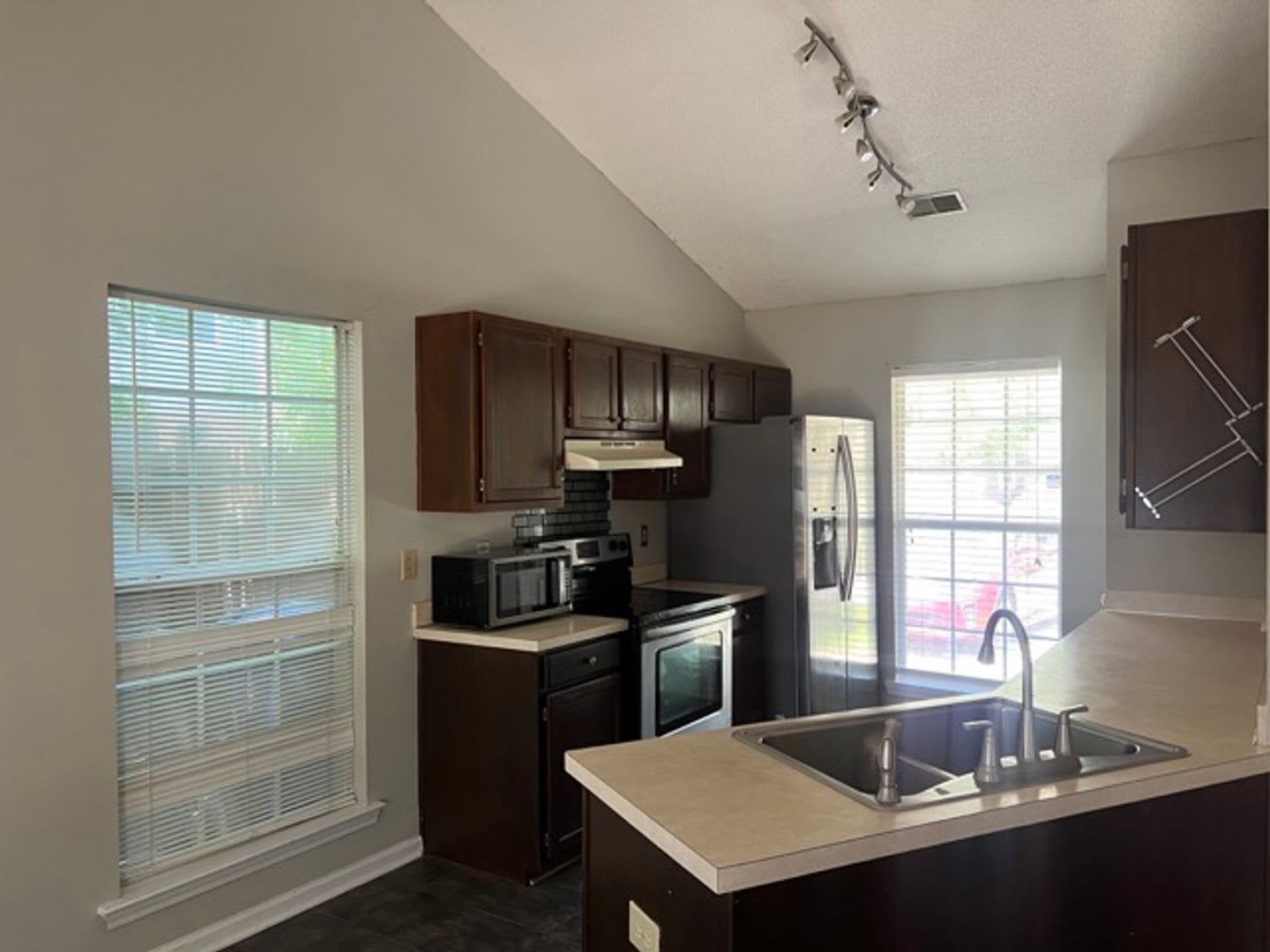 3 bed / 2 bath home ~ Just minutes from Harbison Blvd. Available August 18, 2025. – photo 2