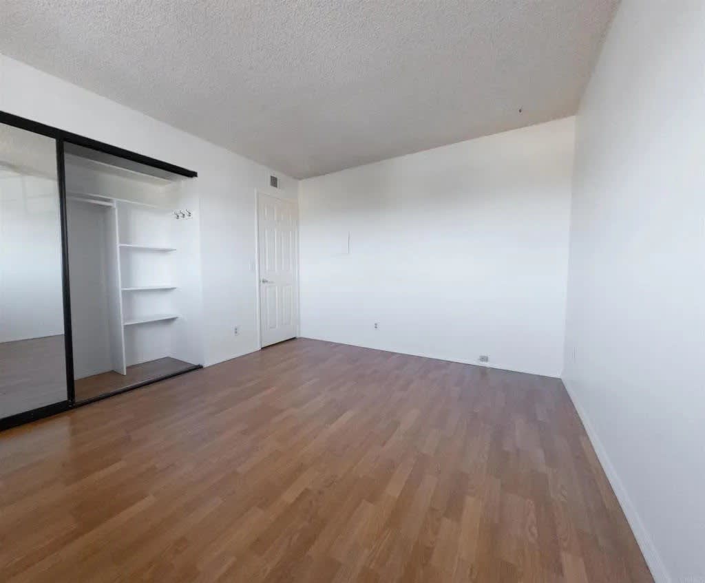 4355 Rialto St Apt 4 – photo 3