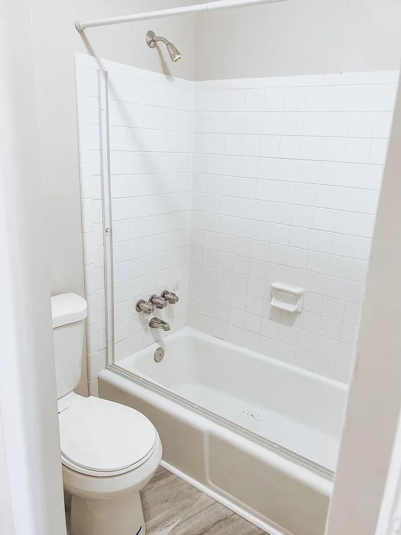 Room In 3 Bedroom Home At N Hamilton St – photo 4