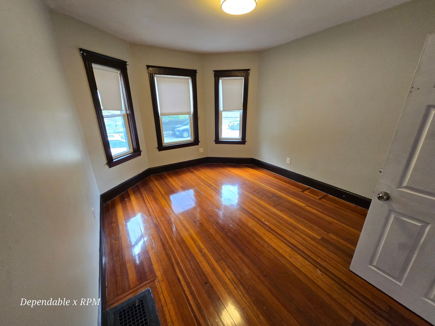 Painted First Floor 3 Bd 1 Bath Available For Rent Now With In Unit Laundry Hook Ups – photo 5