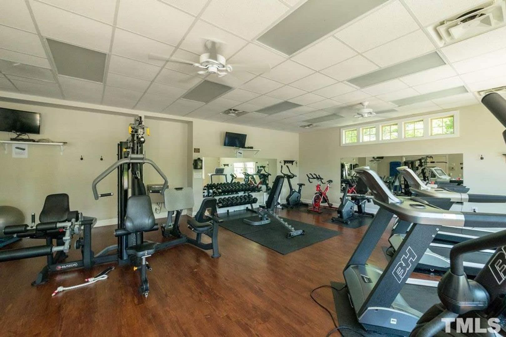 Room In 3 Bedroom Townhome At Pilatus Dr – photo 2