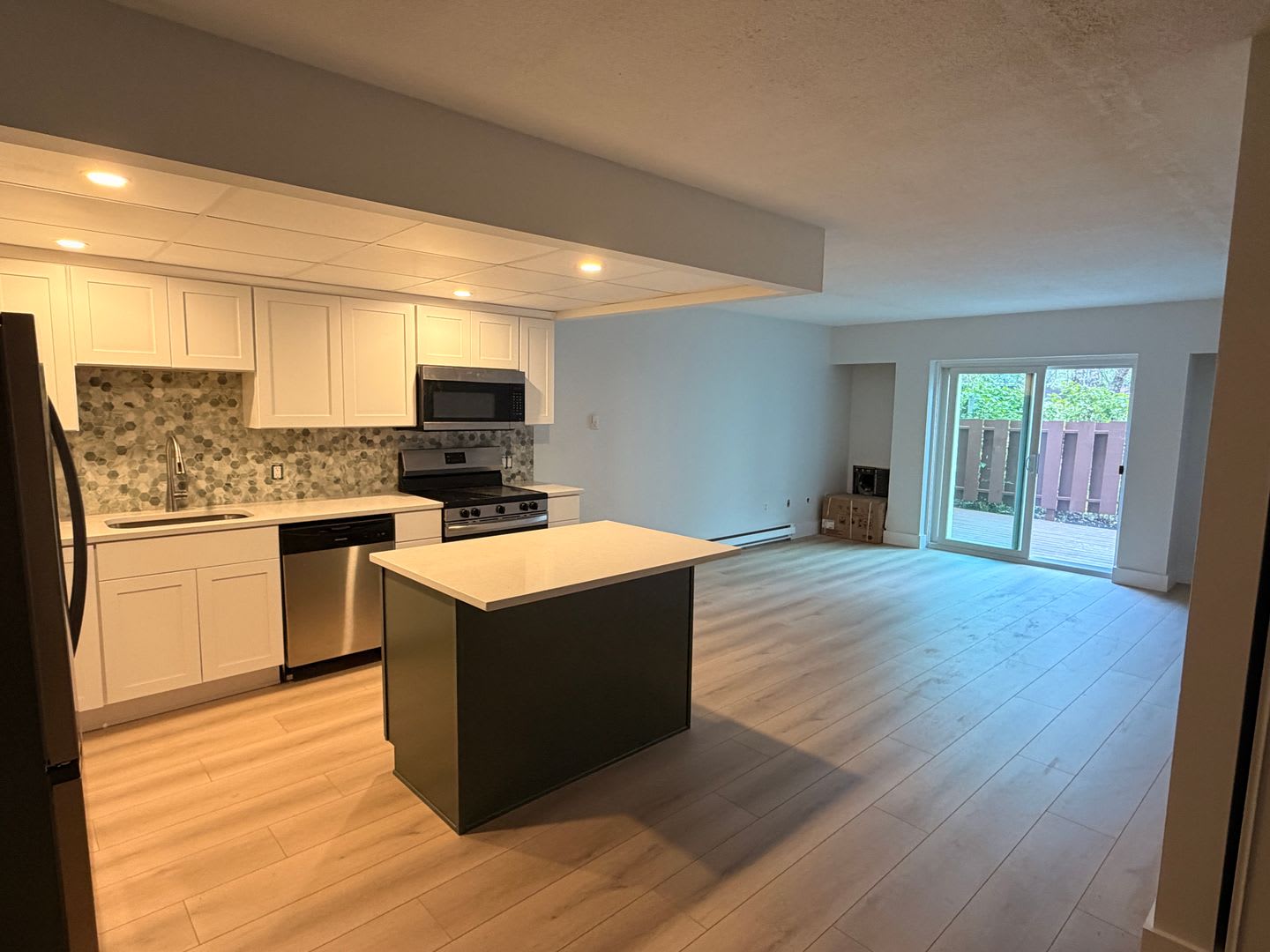 2 400 2Bd 1Ba Kings Wood Condo Parking Included Pool Available 8 22 – photo 3