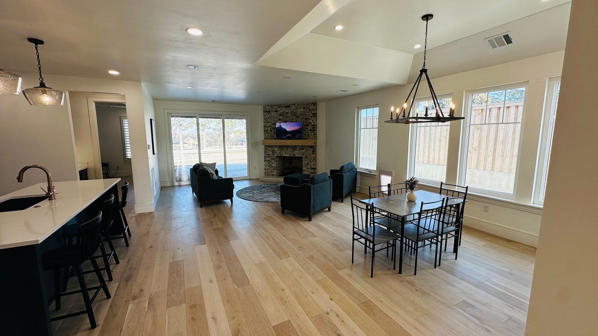 Ready to MOVE IN!!! 4/3/2 – photo 5
