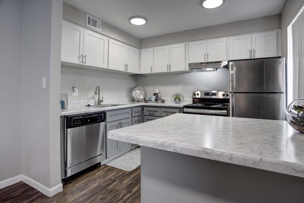 505 West – photo 1
