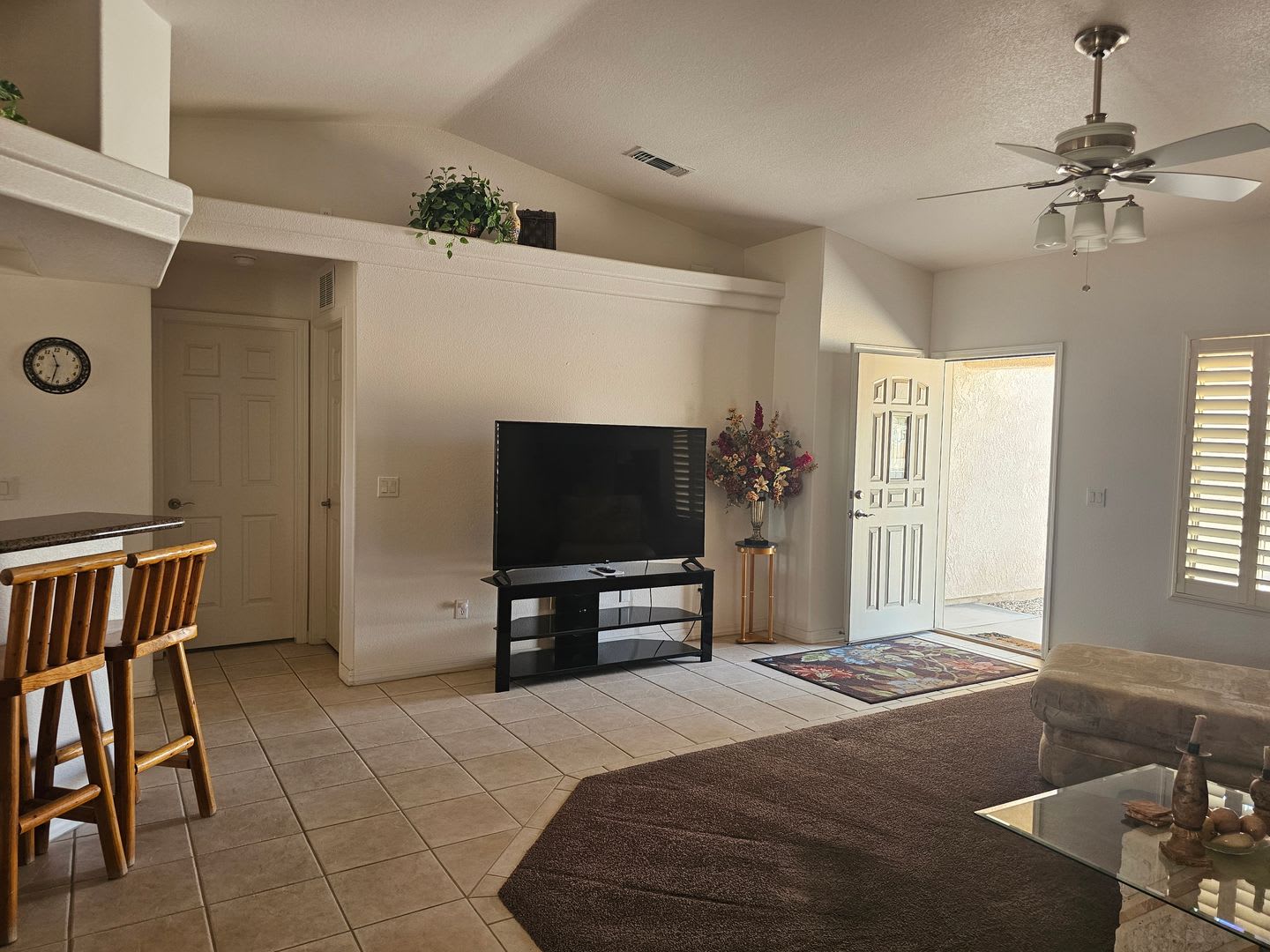 Unfurnished Long Term (shows furniture updated photos soon) – photo 2
