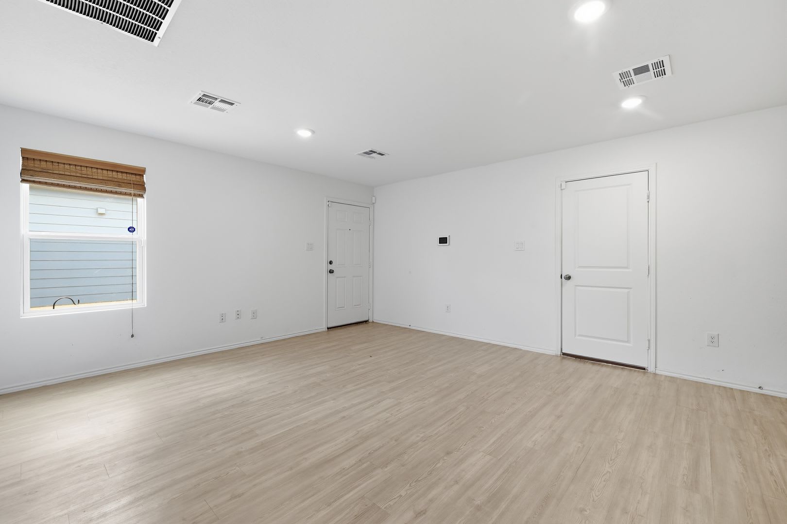 Move-In Ready Home with Modern Features in Medina Landing Subdivision – photo 3