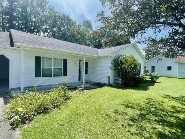 203 Devonshire Drive – photo 2