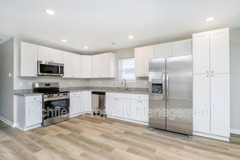 2340 Columbia Avenue – photo 3
