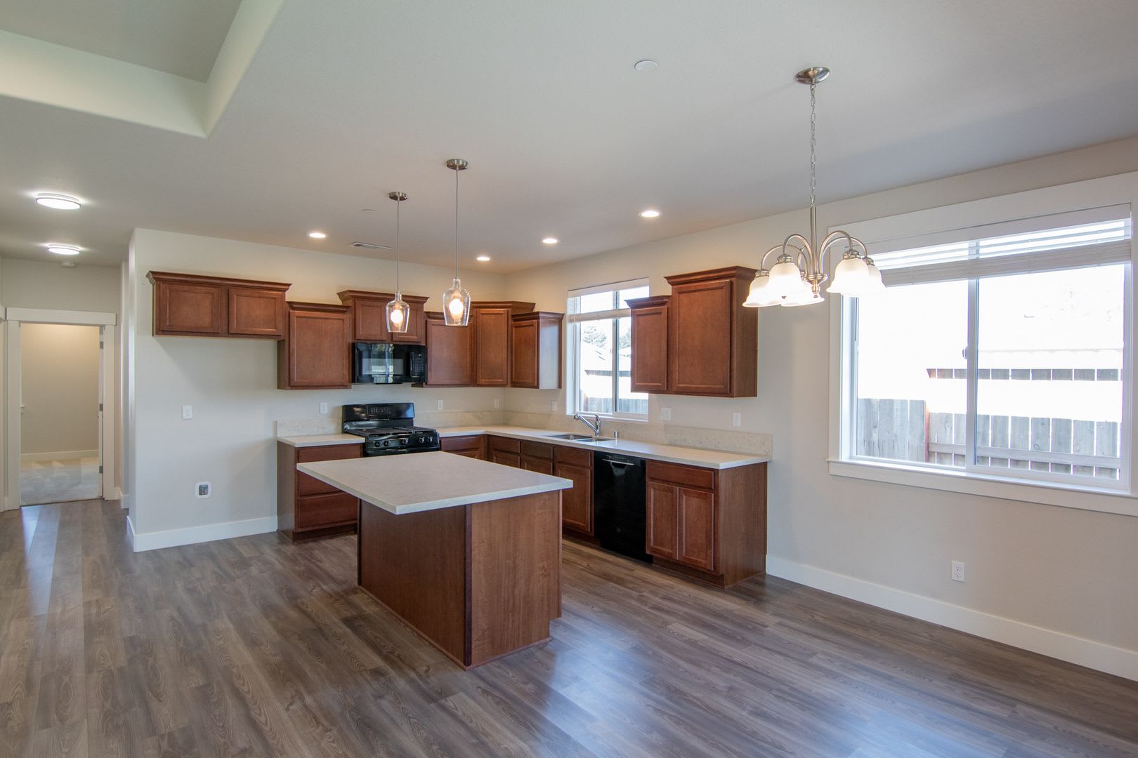 Newer Home For Rent In North Redding Ca 500 Off Solar Garage Near I 5 – photo 3
