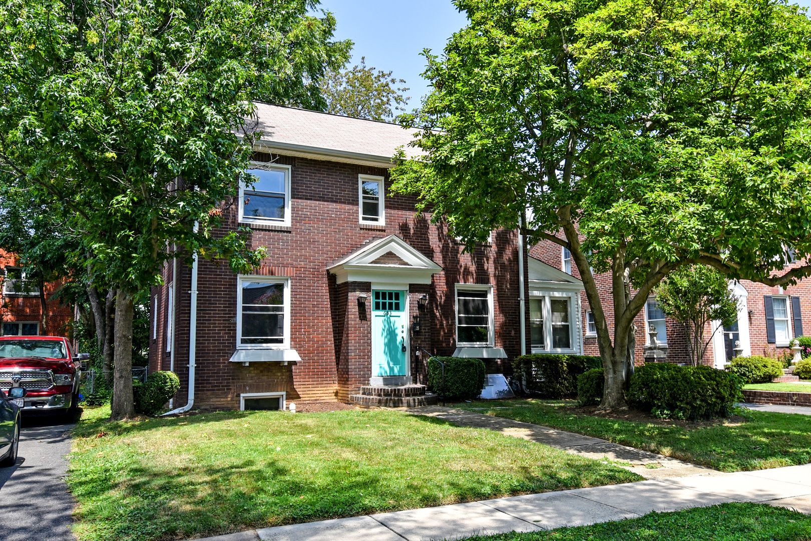 Nestled in the highly desirable Aurora Hills community. – photo 1