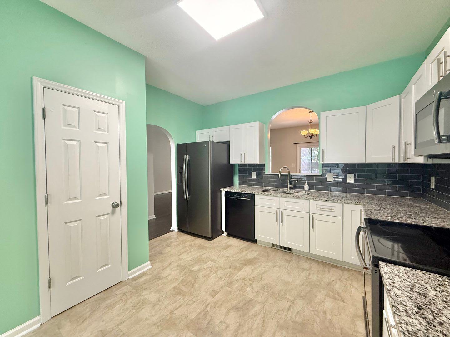 Offering Refundable Application Fees 150 Move In Promotion Newly Remodeled 4Bd 2 5Ba Raleigh Home In An Hoa Community In A Prime Location Near Nc State And Interstates – photo 4