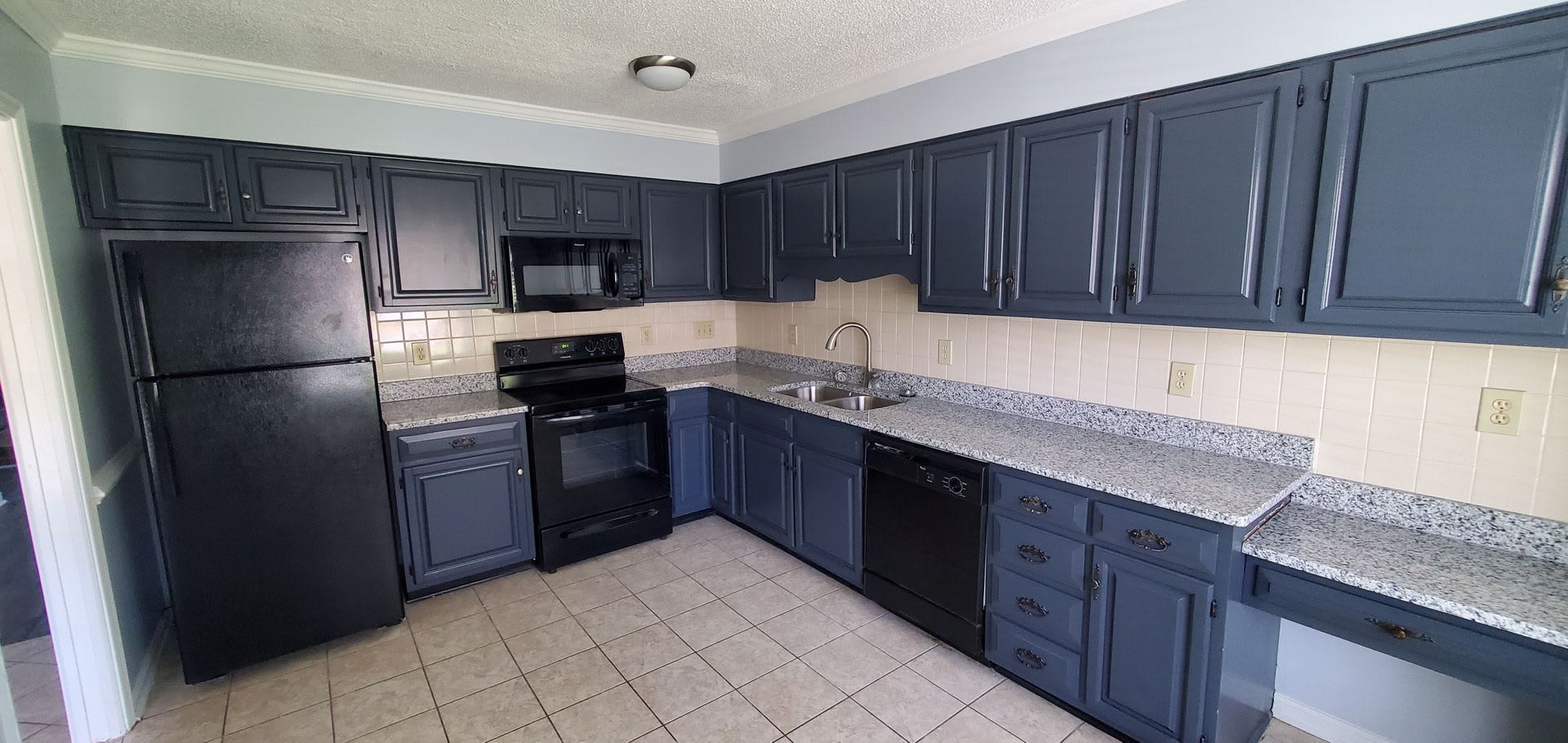 2 Bedroom 2 5 Bathrooms Townhome – photo 3