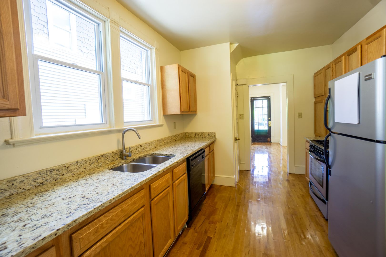 340 Roosevelt Ave Available 7 1 27 Single Family Home Near Barry Park – photo 3