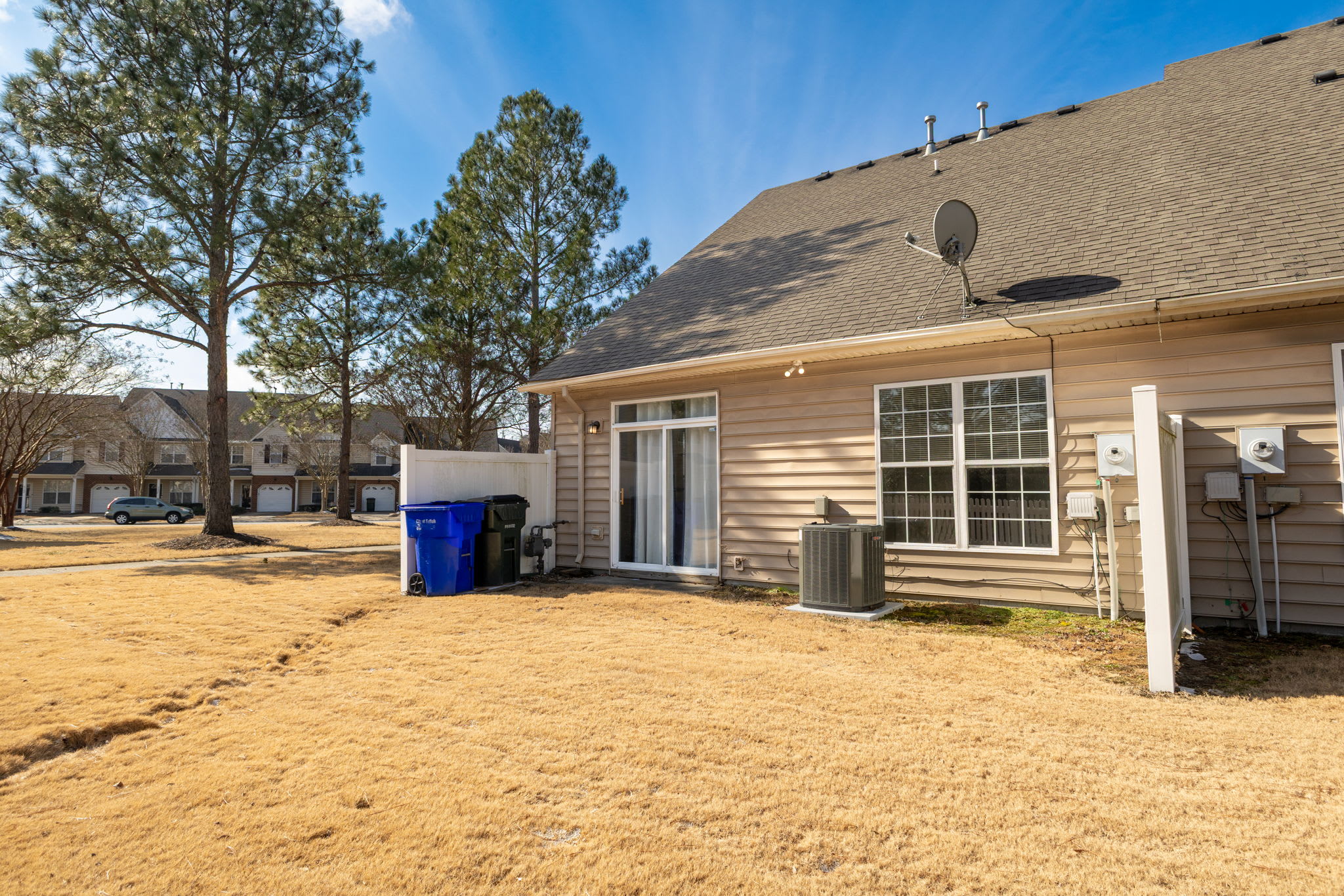 2021 Livingston St. – photo 2