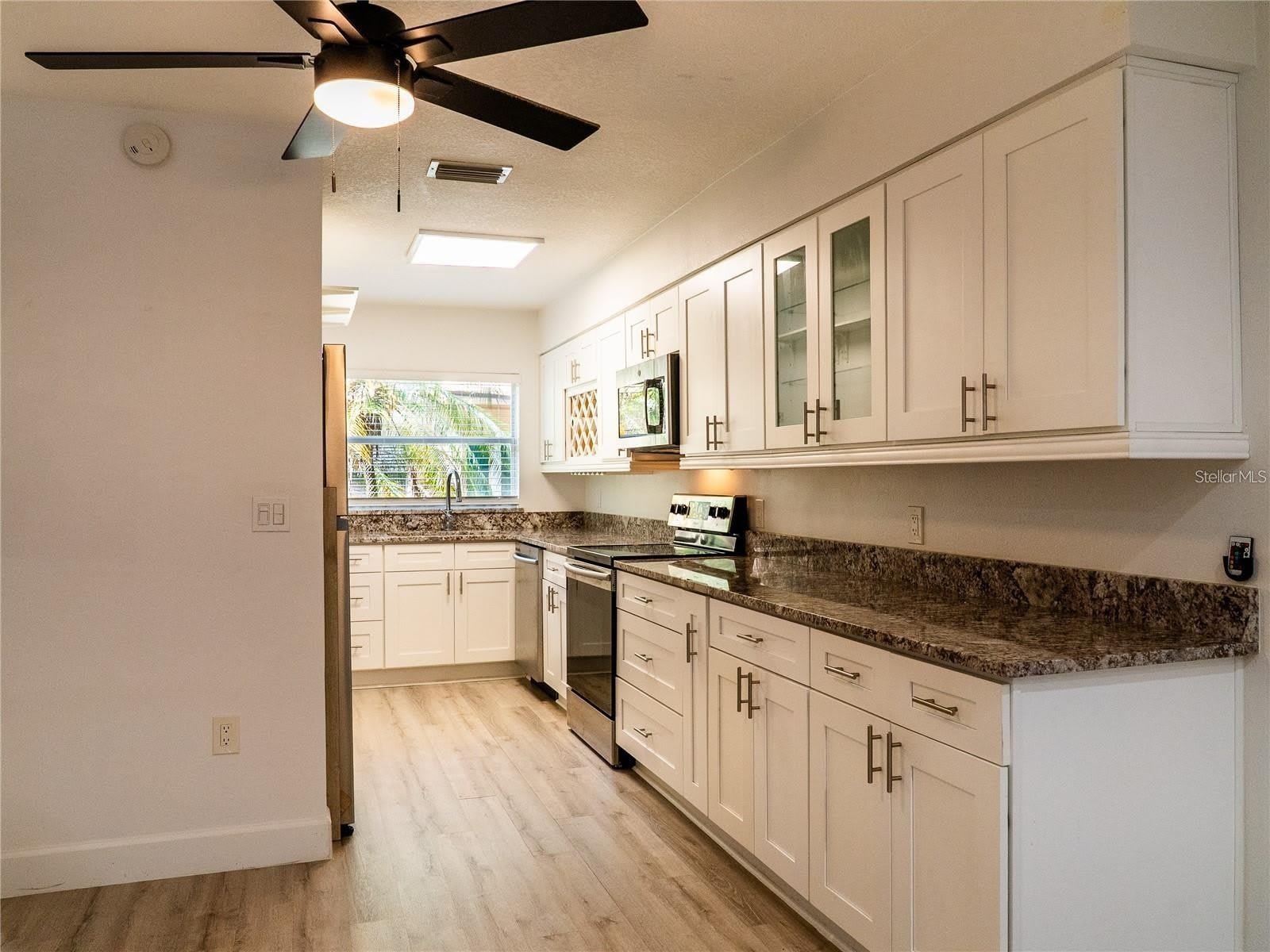 517 S SUMMERLIN Avenue – photo 3