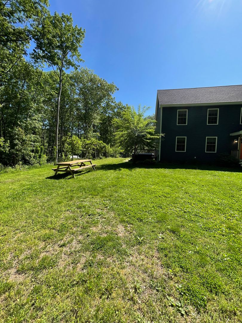 Huge House tucked in a great part of the York, Maine, close to the tolls for easy access! – photo 4