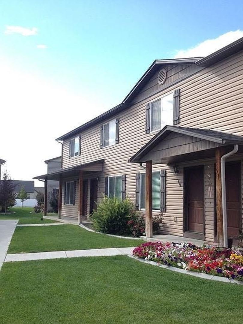 3 bed, 1.5 bath Townhome in The Meadows – photo 1