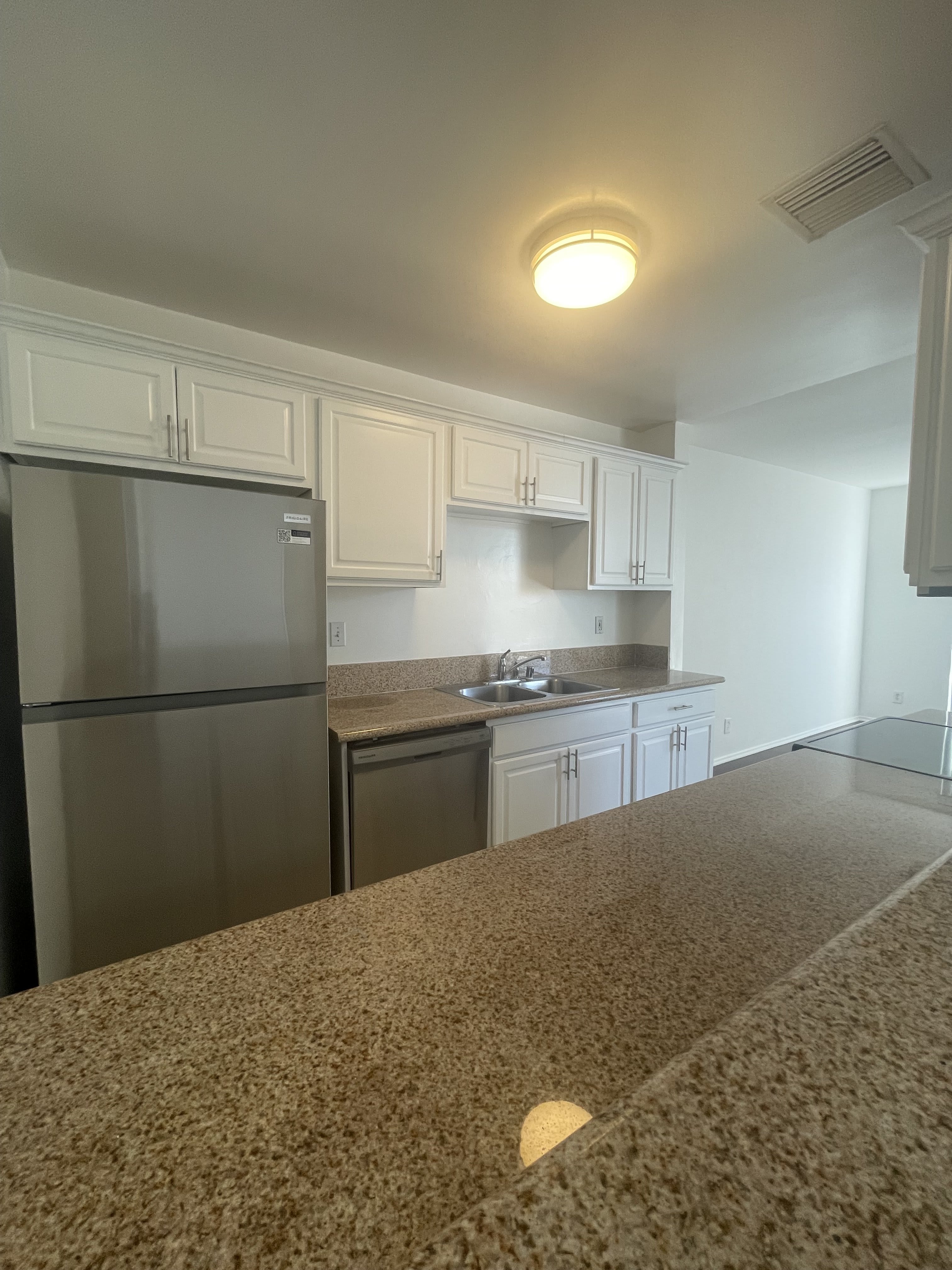 125 North Barrington Avenue – photo 1