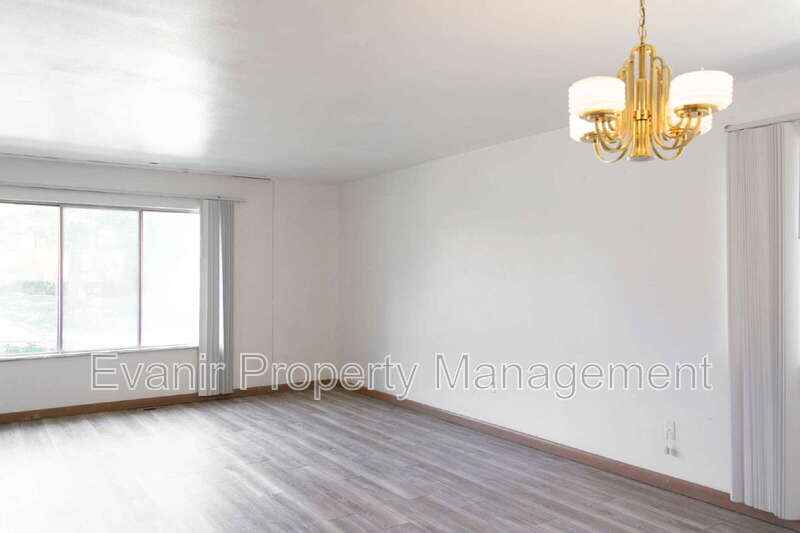 528 Heather Dr. – photo 2