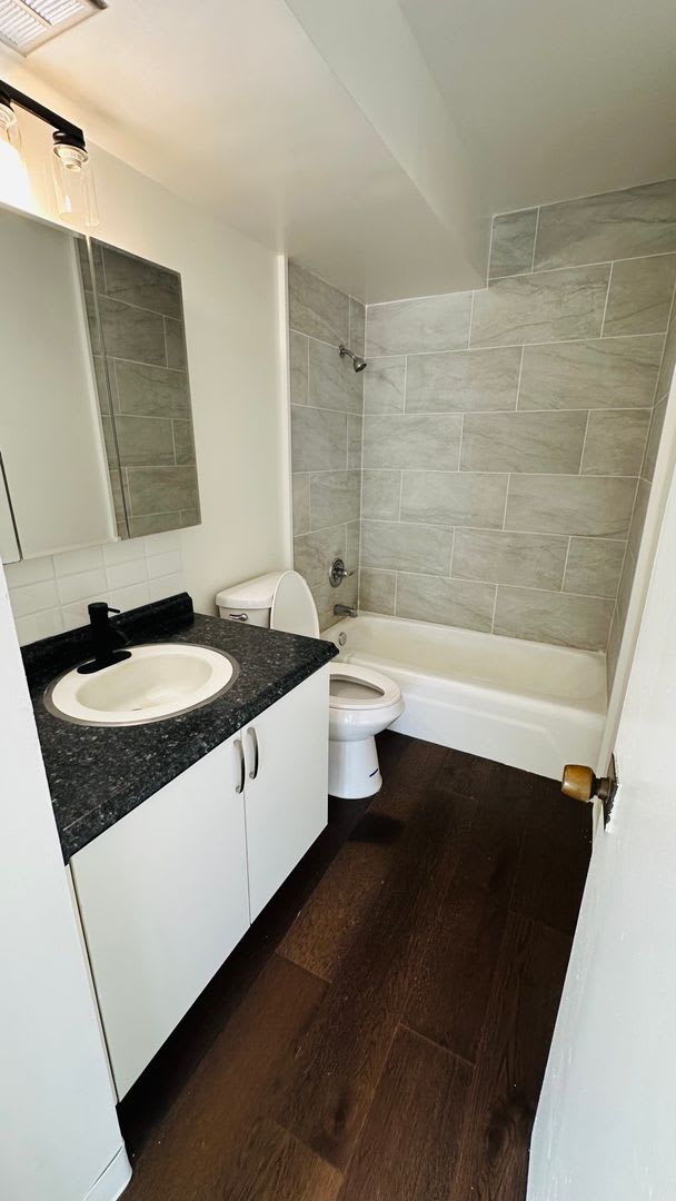 Newly Renovated 1Bd In The Ward Ave – photo 5
