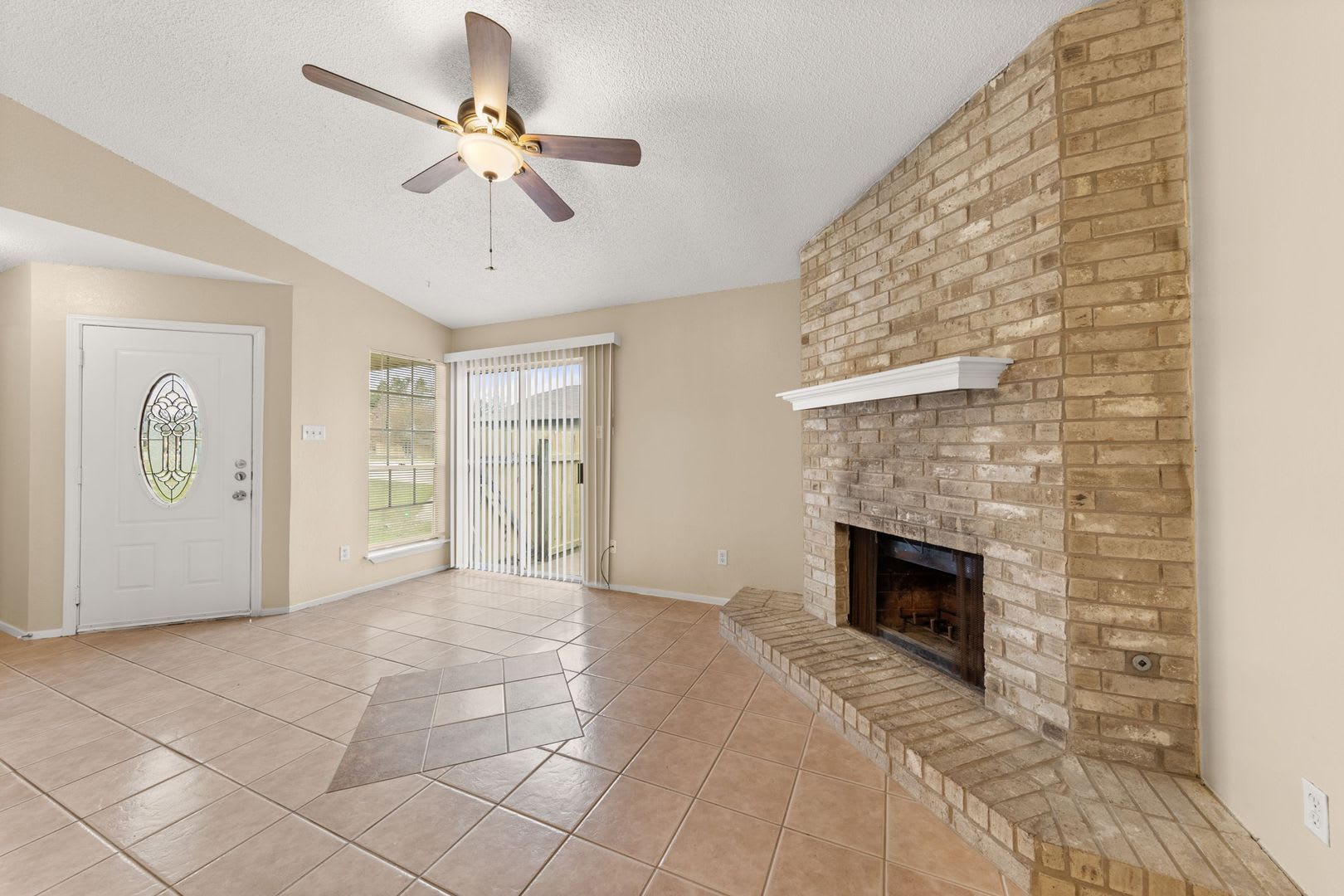 313 Greenlawn Blvd Round Rock, TX. 78664 – photo 5