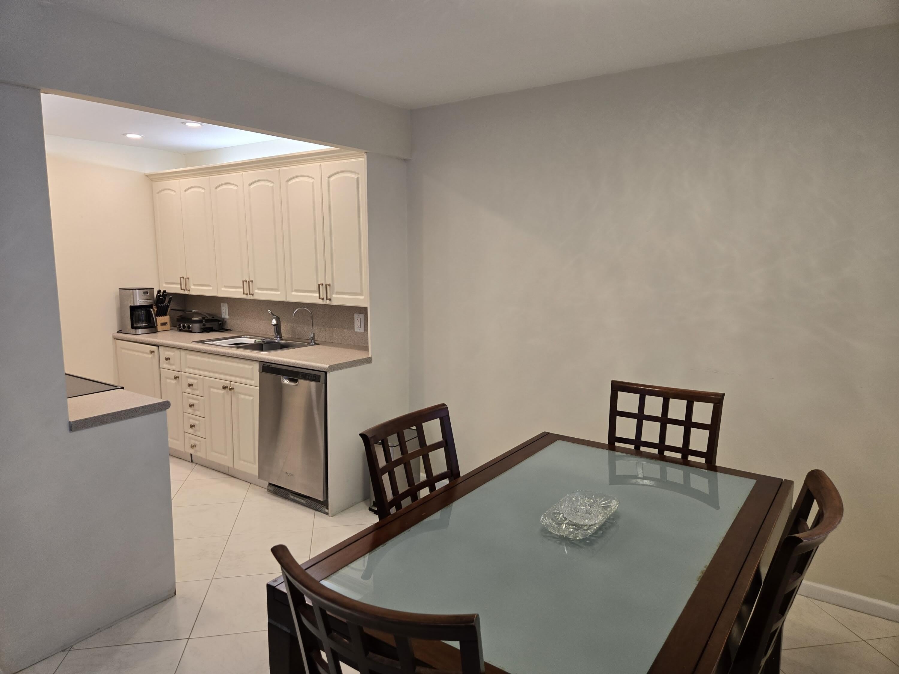 2031 Exeter – photo 4