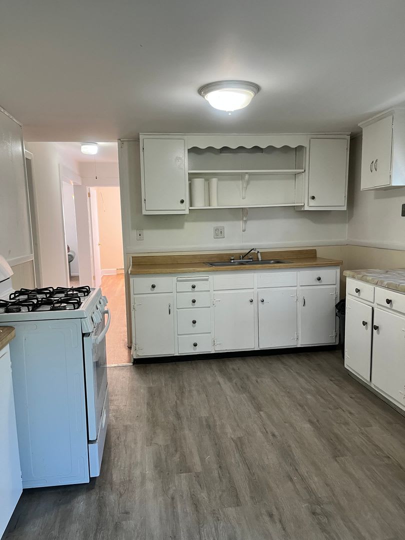 2 BED, 1 BATH 2ND FL RENTAL – photo 2