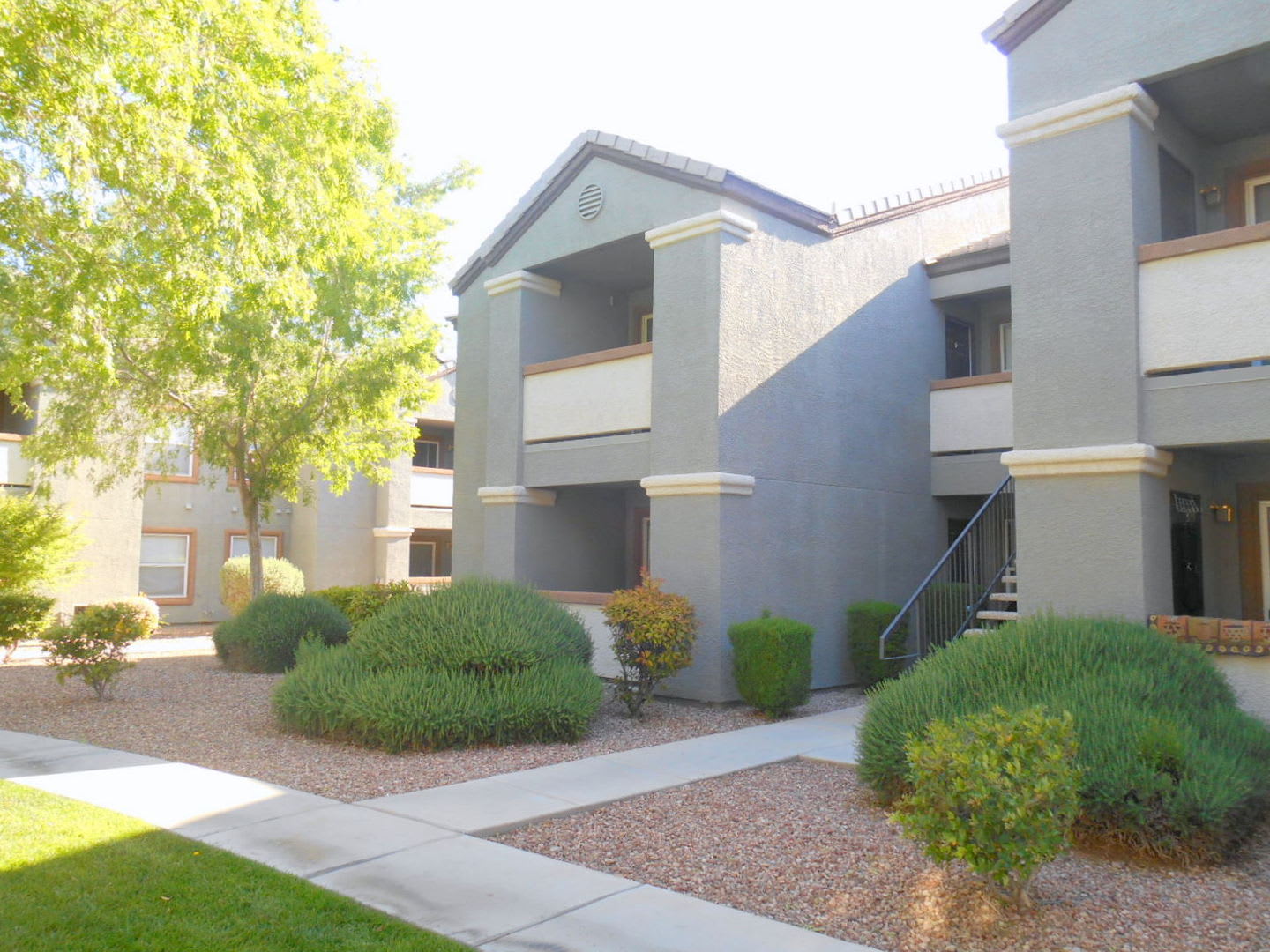Convenient 1st Floor Condo in Gated Community with Pool – photo 2