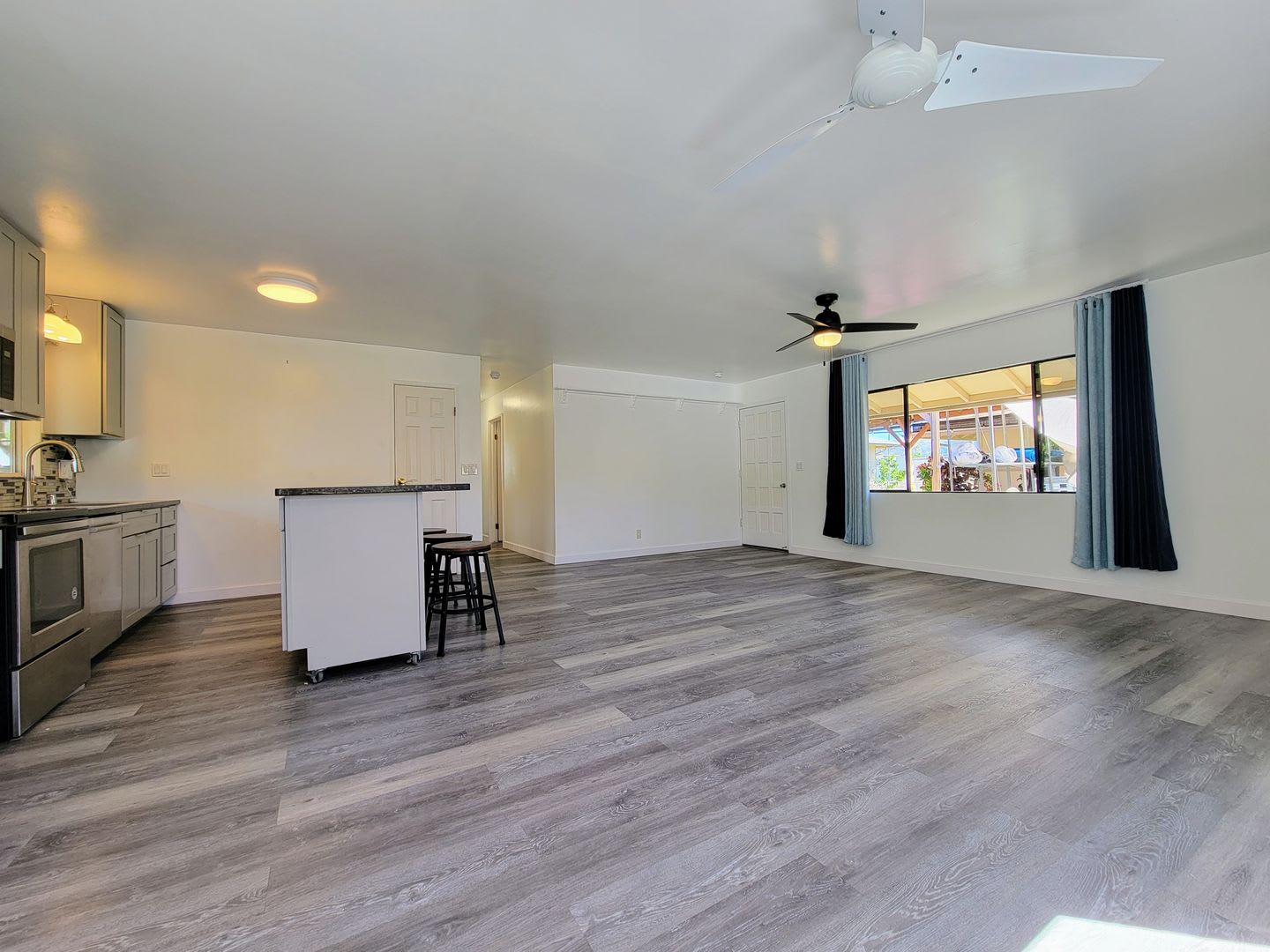 For Rent A Spacious 3 Bd 2 Bath Single Family Home With 2 Car Cover Garage – photo 2