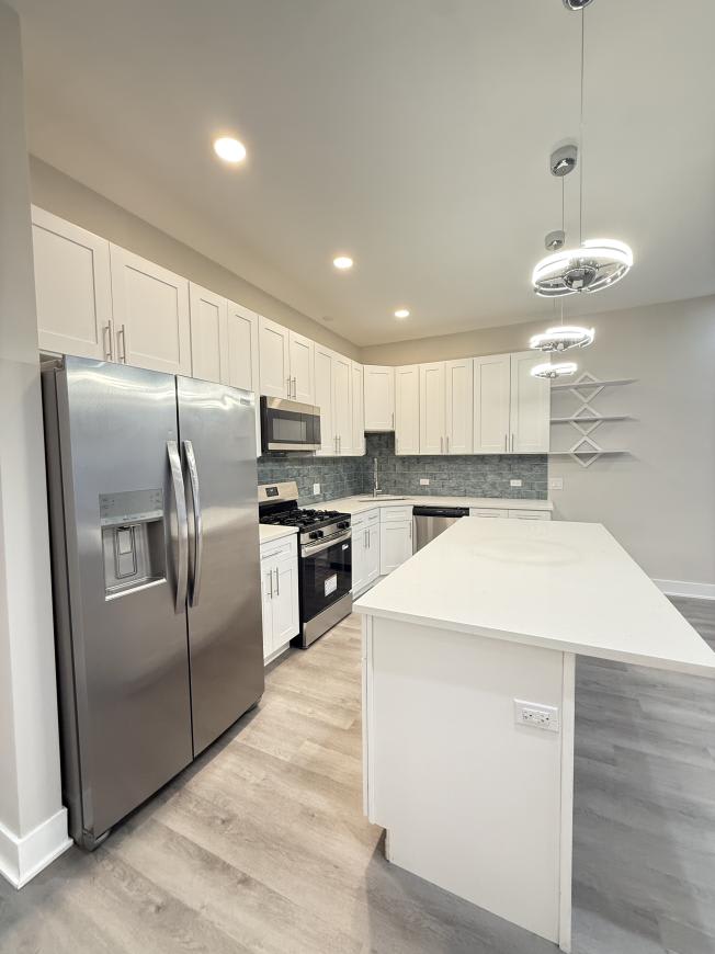 5547 N Lincoln – photo 2